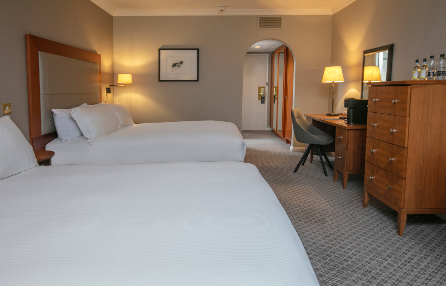 Carousel Desktop Feature Twin 7 Carousel