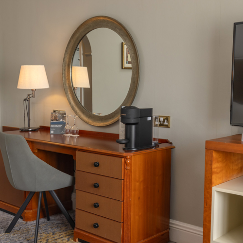 <p>SUPERIOR KING</p>