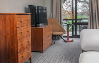 Carousel Desktop Feature Twin 2 Carousel